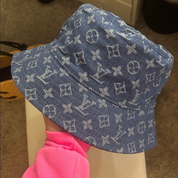 LV bucket hat - Picture 5 of 5